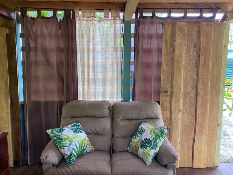 Rustic wooden little house close to the beach