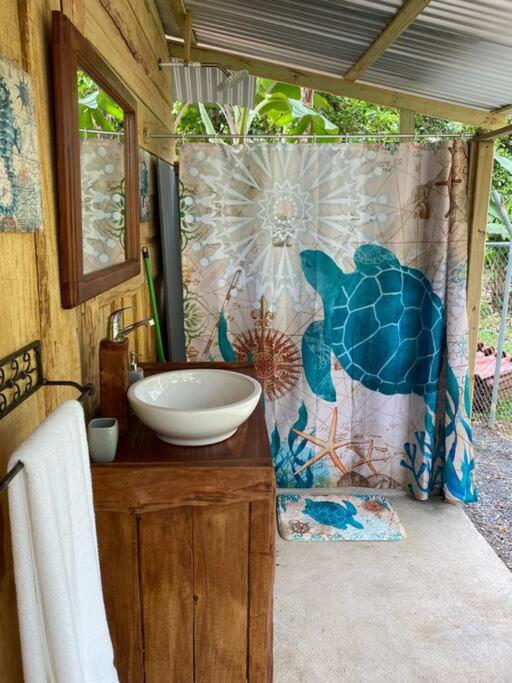 Rustic wooden little house close to the beach