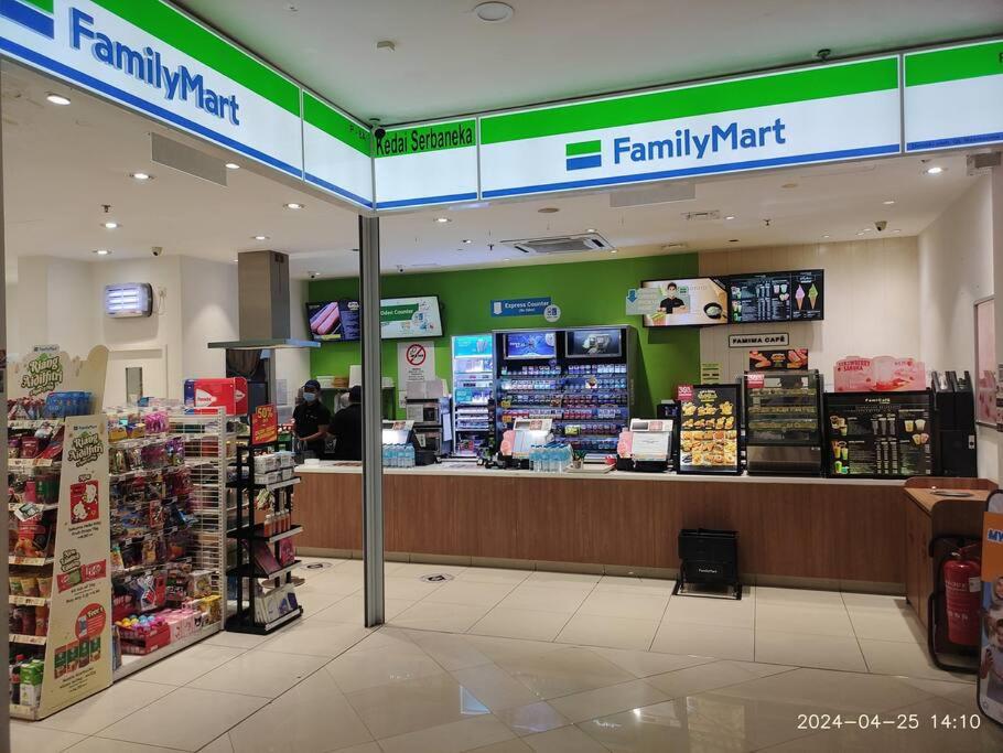 KL Dorsett Damas Grandeur Suite-F-Parking, Self C-In