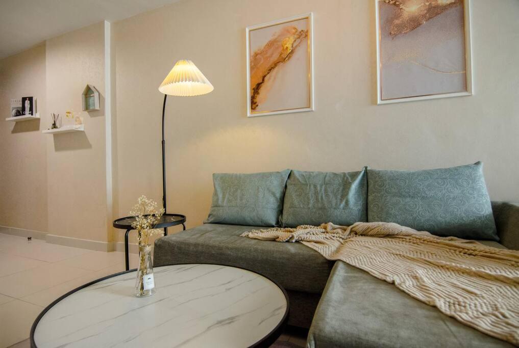 KL Dorsett Damas Grandeur Suite-F-Parking, Self C-In