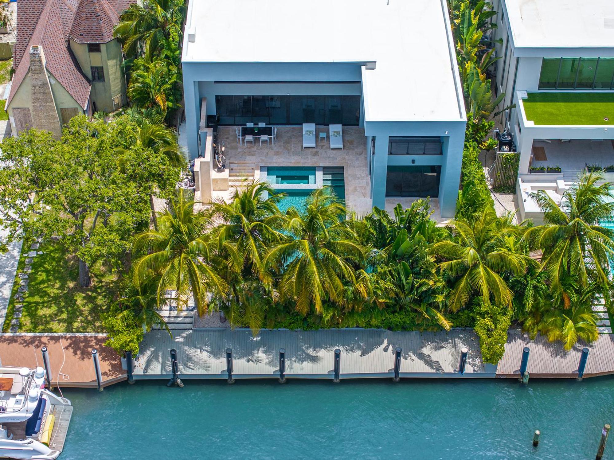 VILLA WATERFRONT MIAMI 6 BEDROOMs SLEEPS 14 PEOPLE