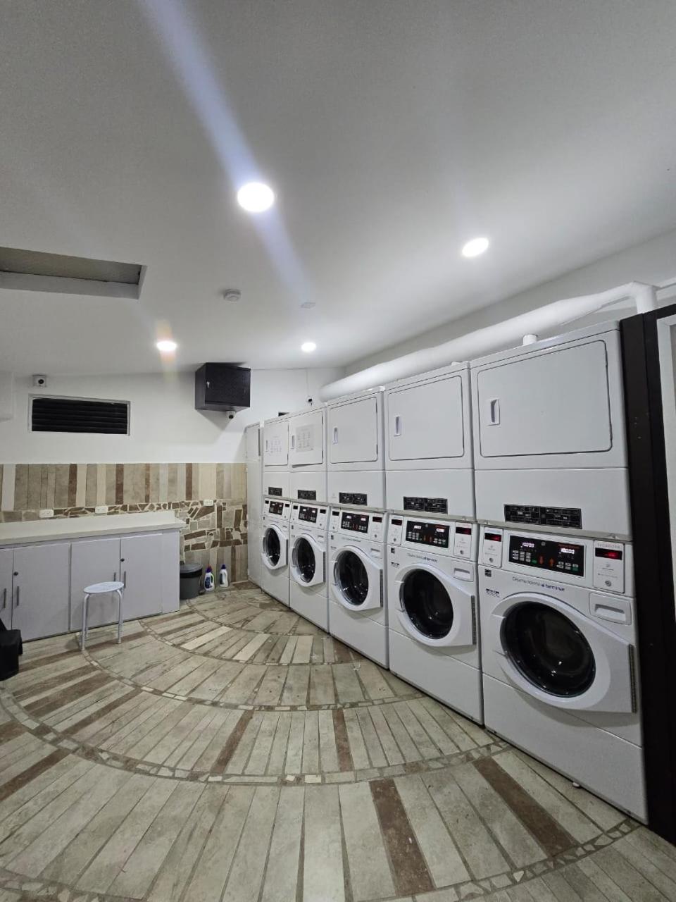 Apartamento Condominio Vacaciones G305 a 5 Minutos del Aeropuerto, 20 minutos del parque del cafe cerca en Armenia, Ubicado en La Tebaida.