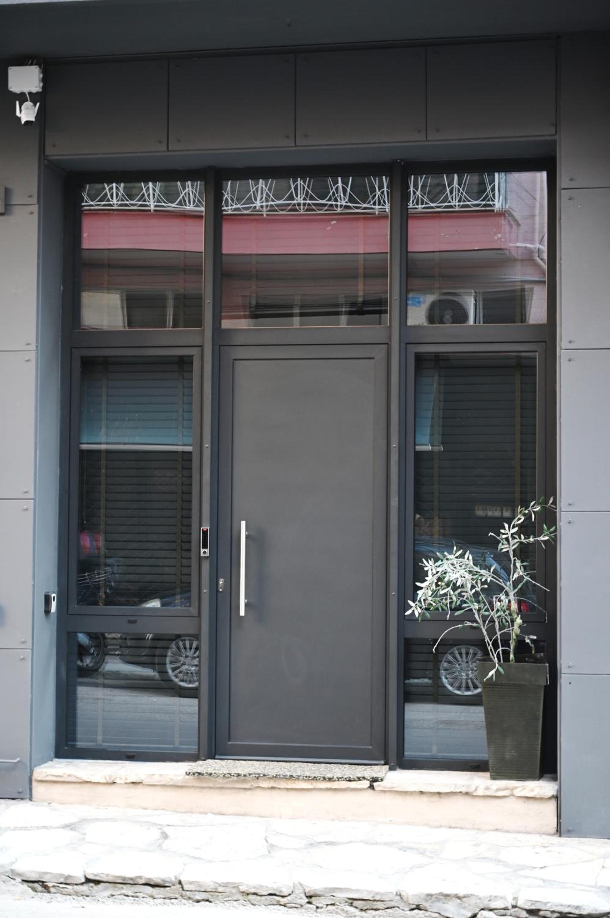 Central two-floor loft with private entrance