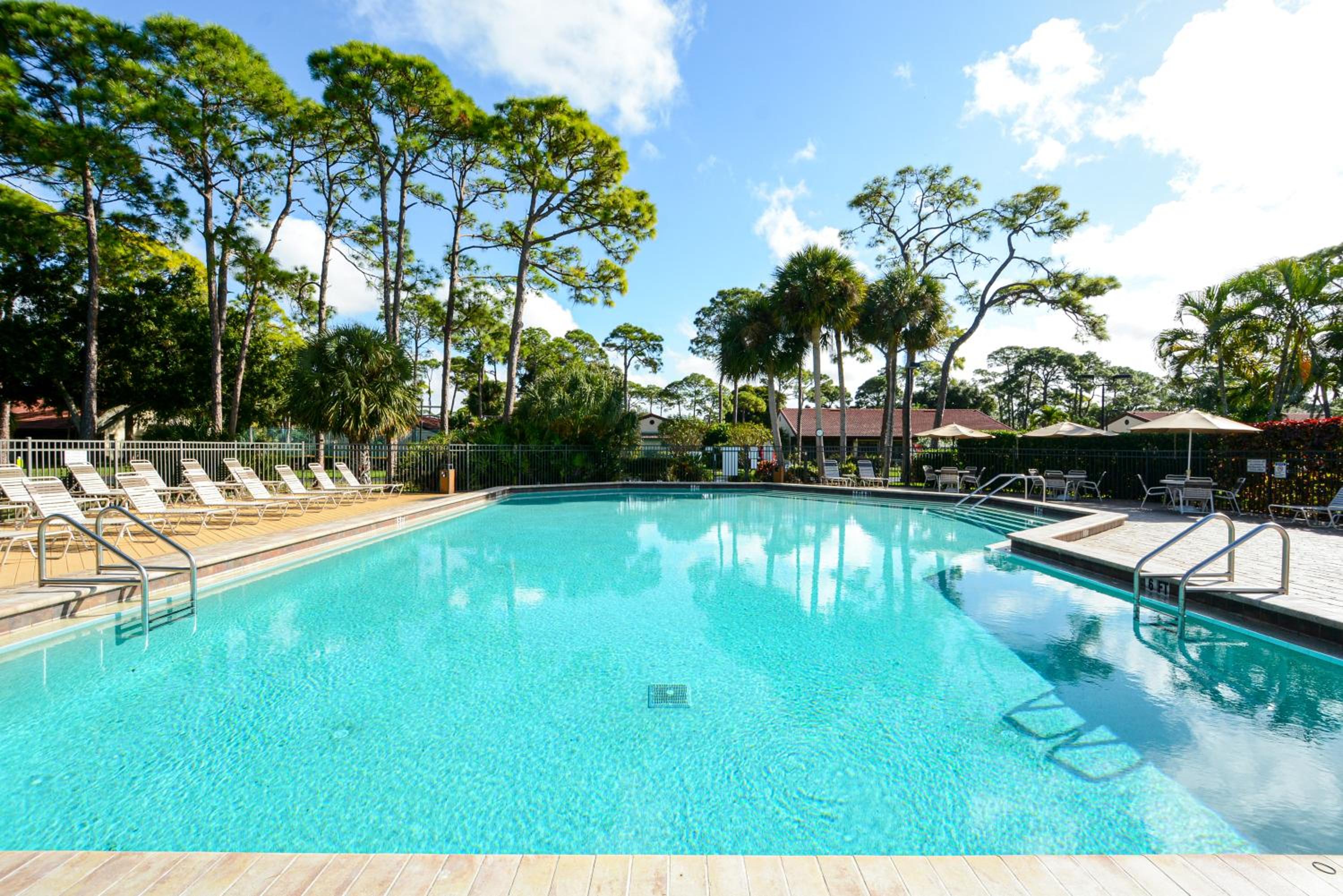 Villa Pine Tree Pool close to the beaches Siesta Key view 4