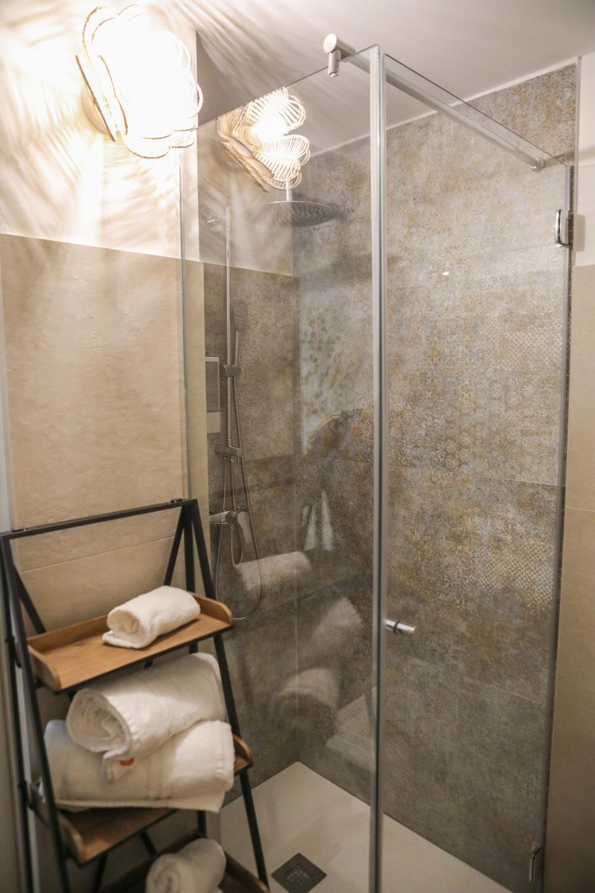Luxury Regina 14 view 2
