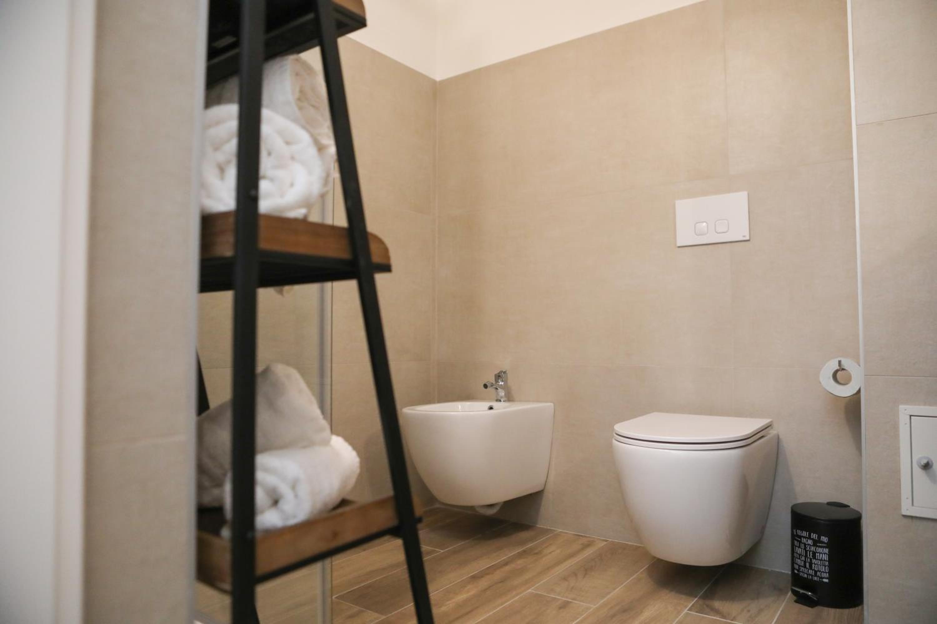 Luxury Regina 14 view 3