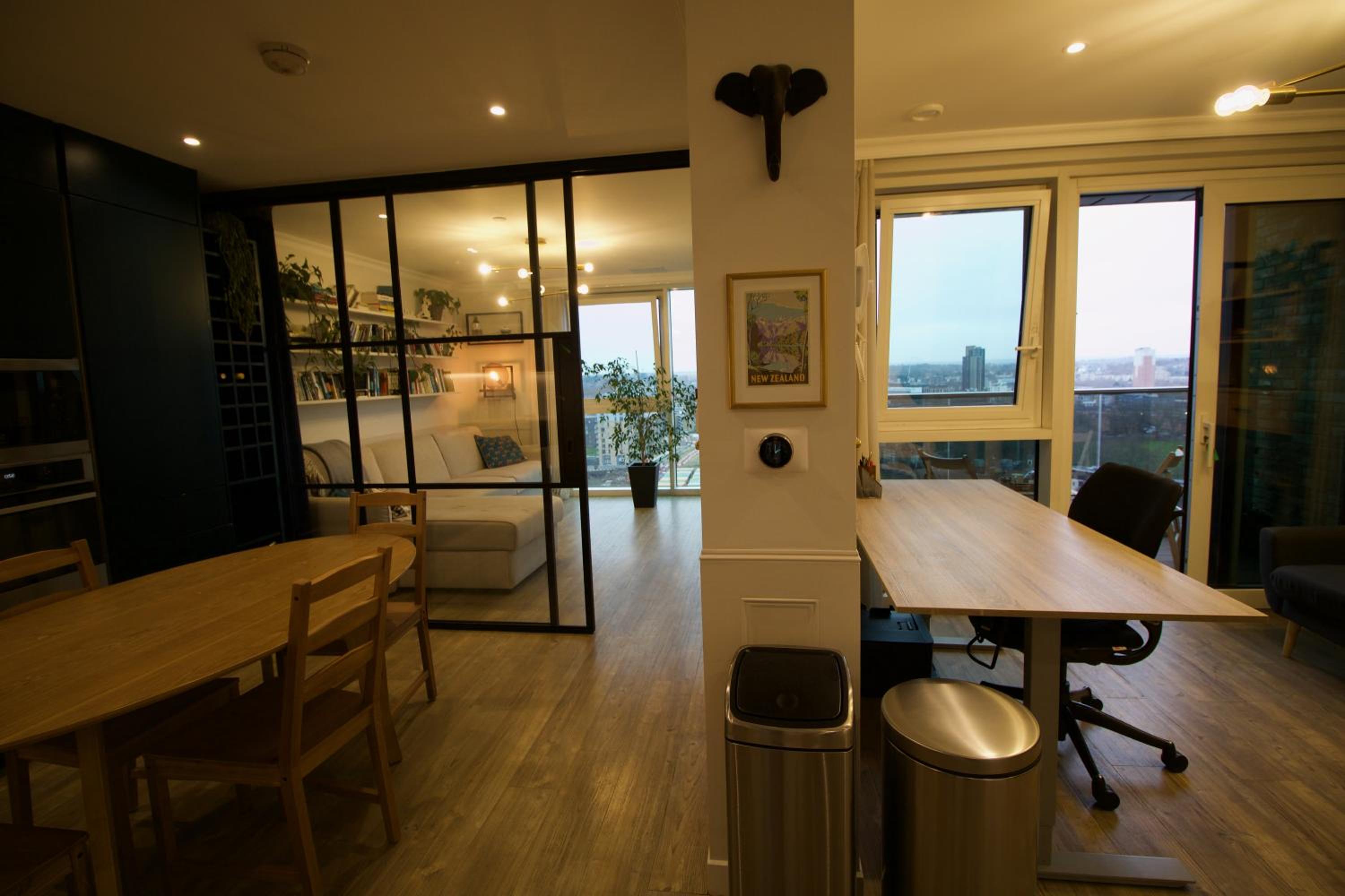 Luxury Surrey Quays Apartment