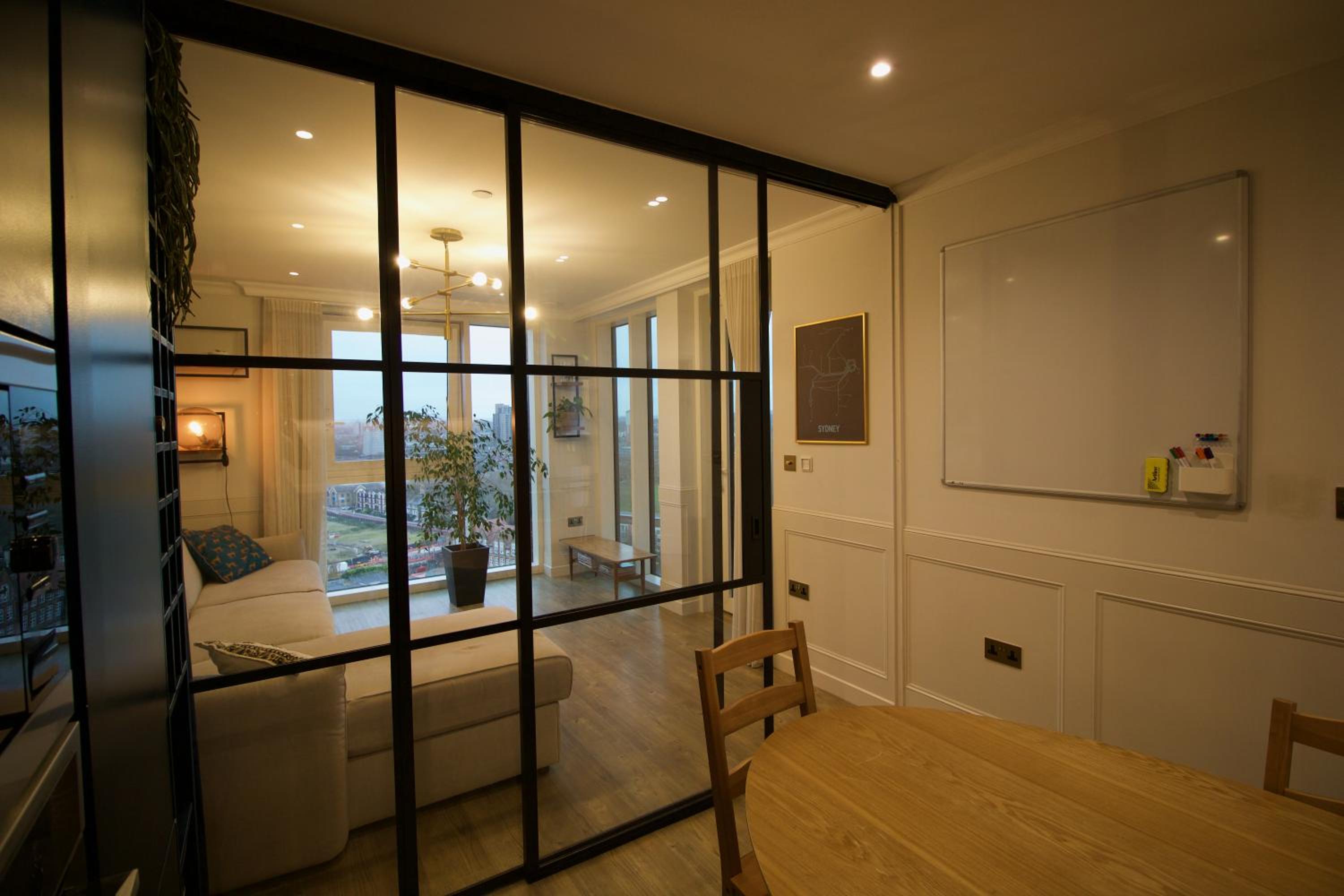 Luxury Surrey Quays Apartment