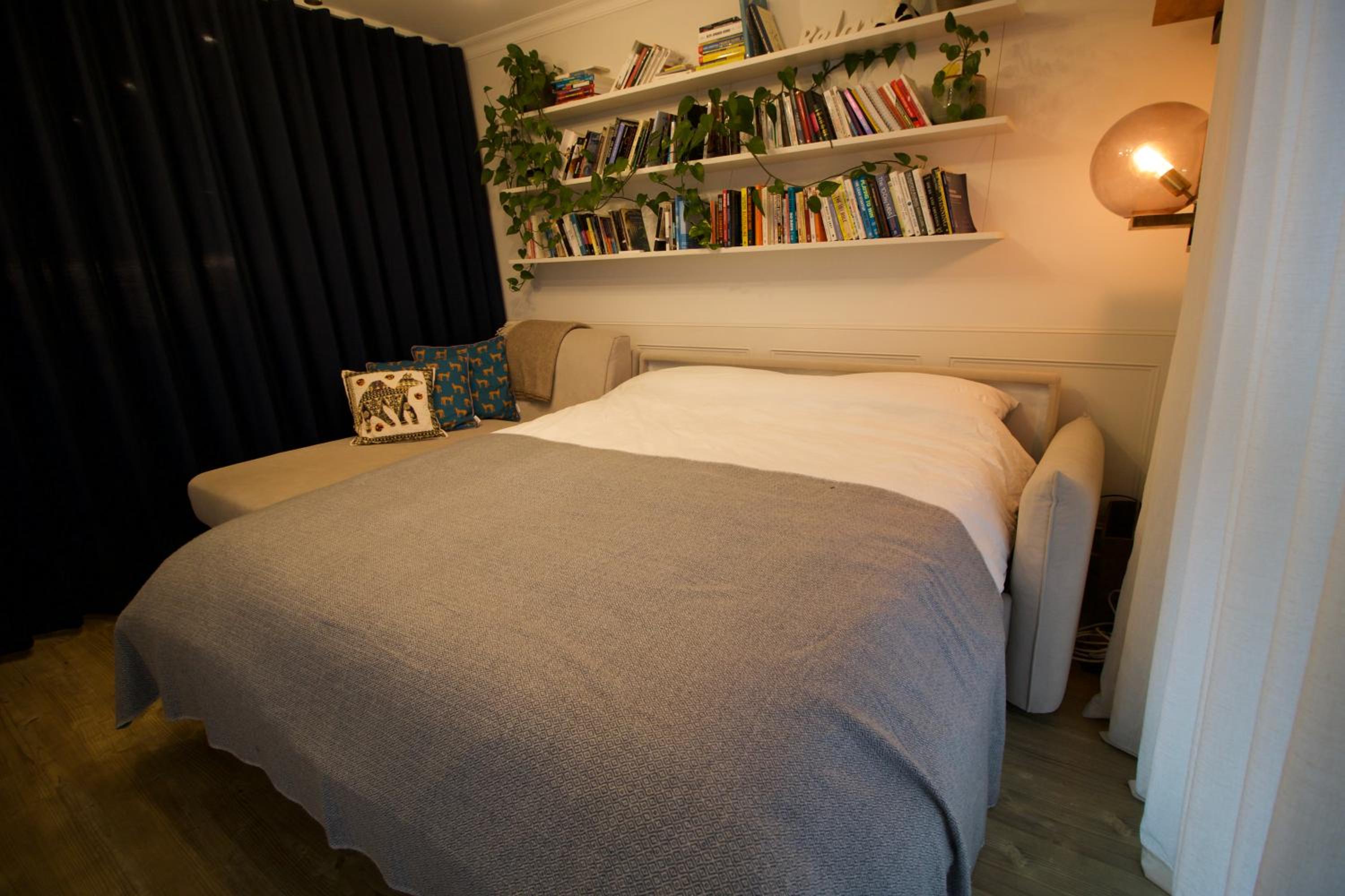 Luxury Surrey Quays Apartment