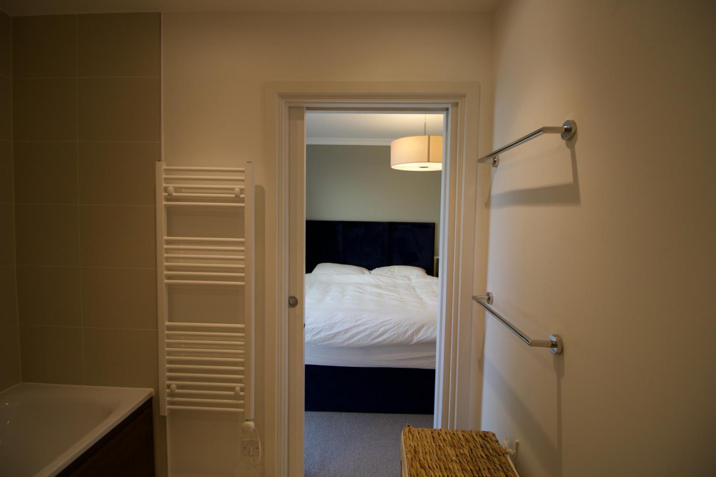 Luxury Surrey Quays Apartment