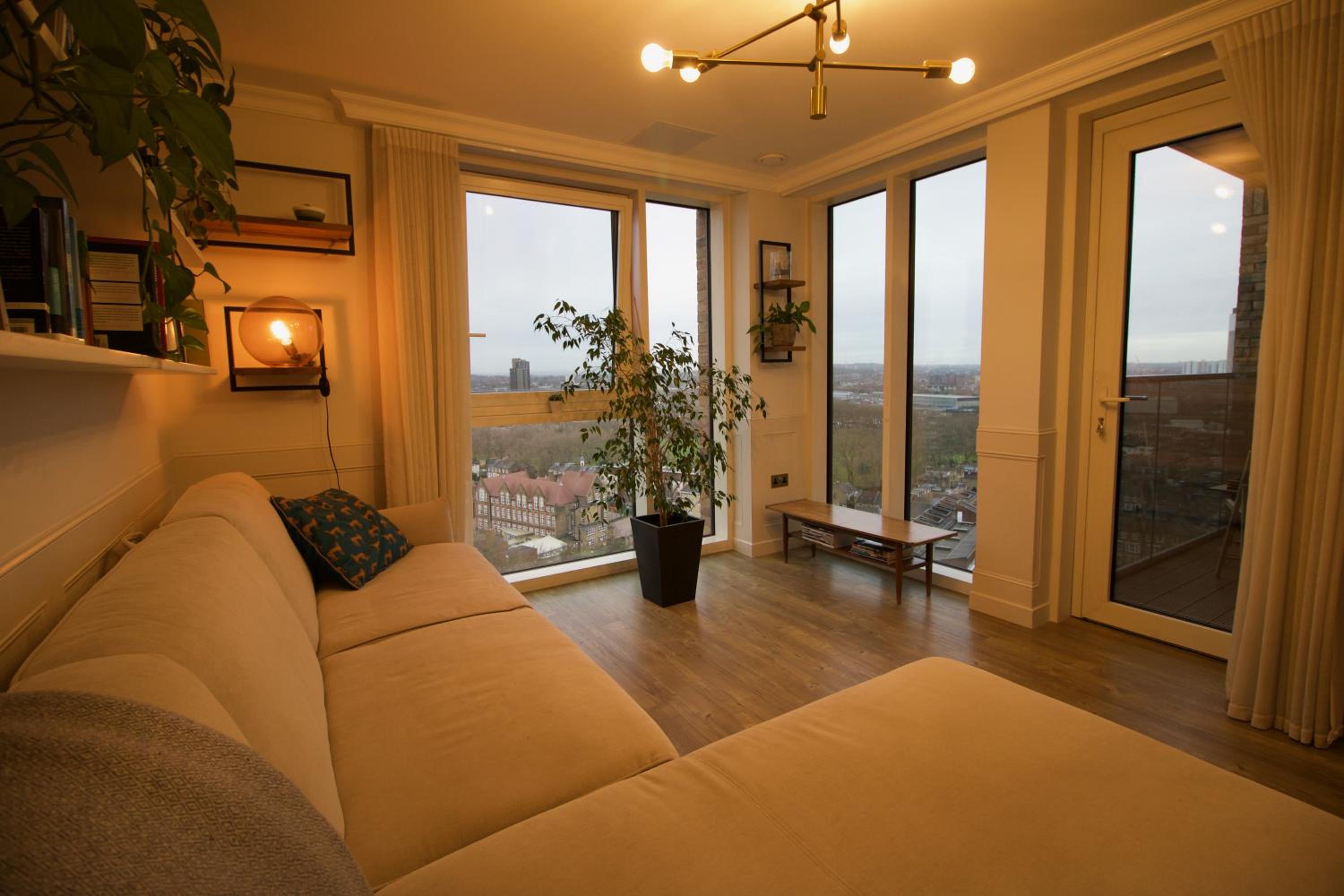Luxury Surrey Quays Apartment