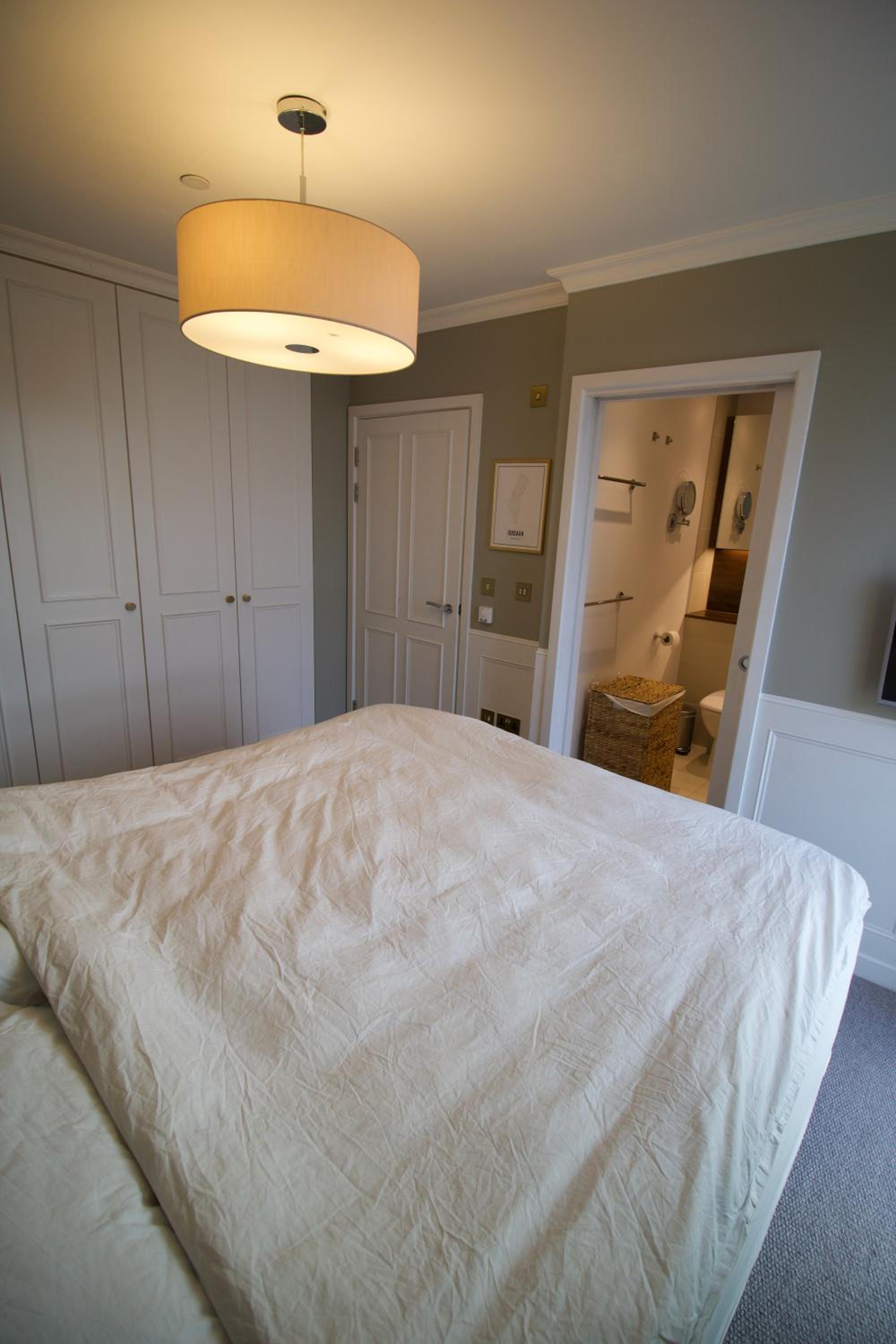 Luxury Surrey Quays Apartment