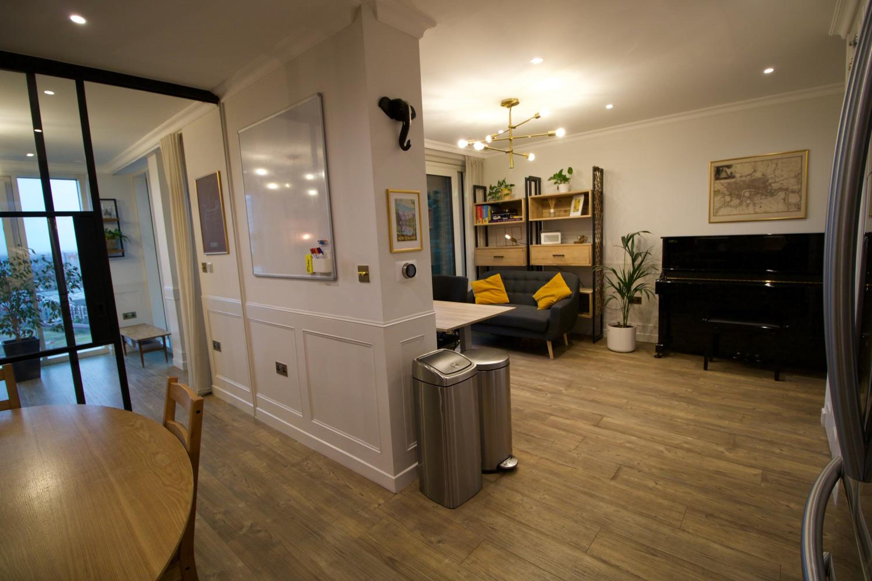 Luxury Surrey Quays Apartment