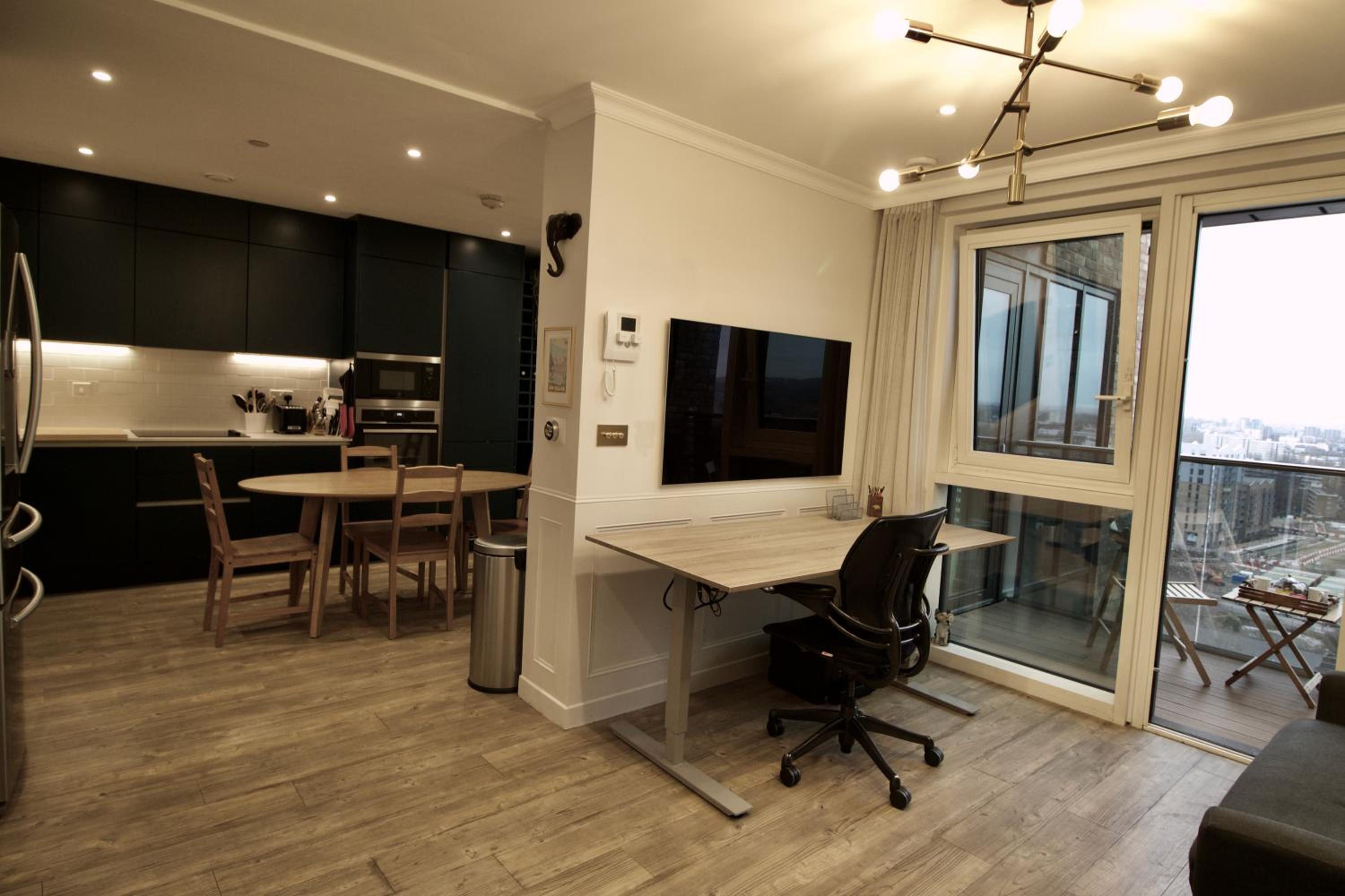 Luxury Surrey Quays Apartment