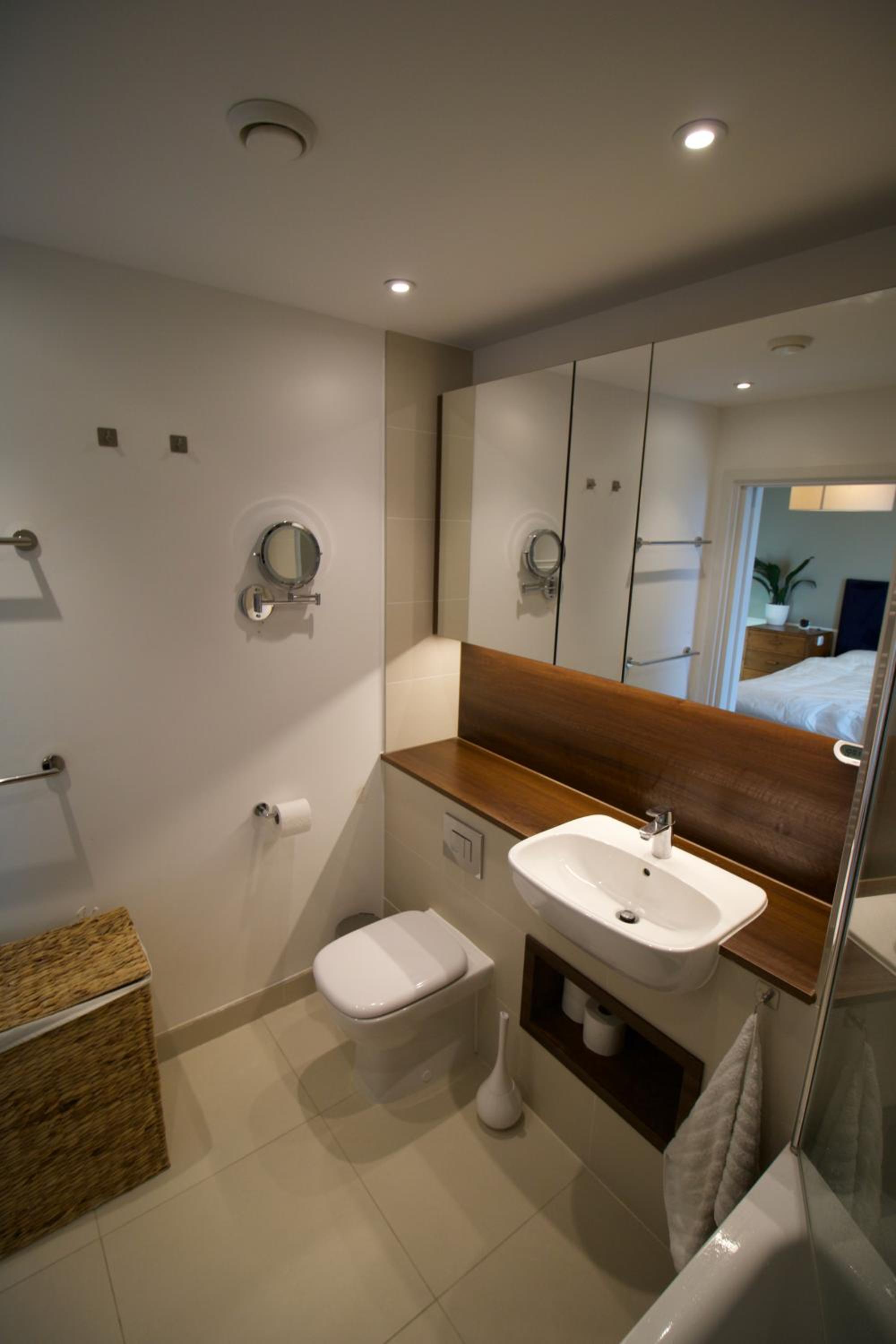 Luxury Surrey Quays Apartment
