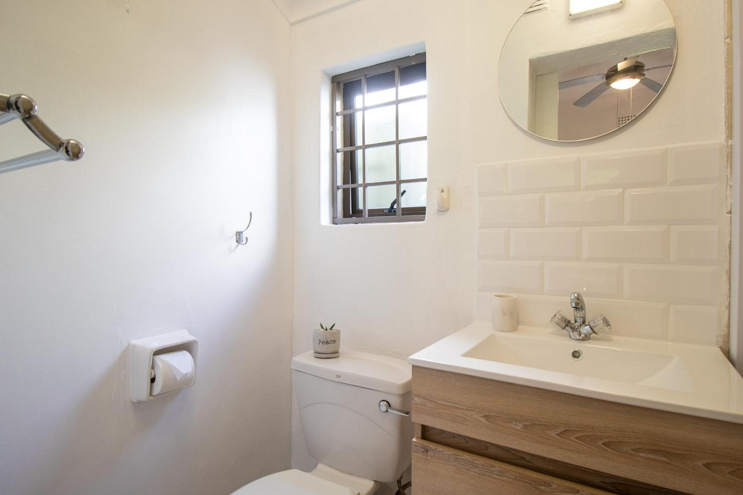 Marias Cottage 1BR Garden Retreat view 4