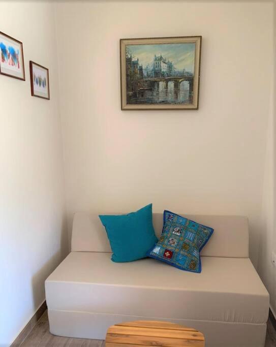 Cute studio-apartment near the beach