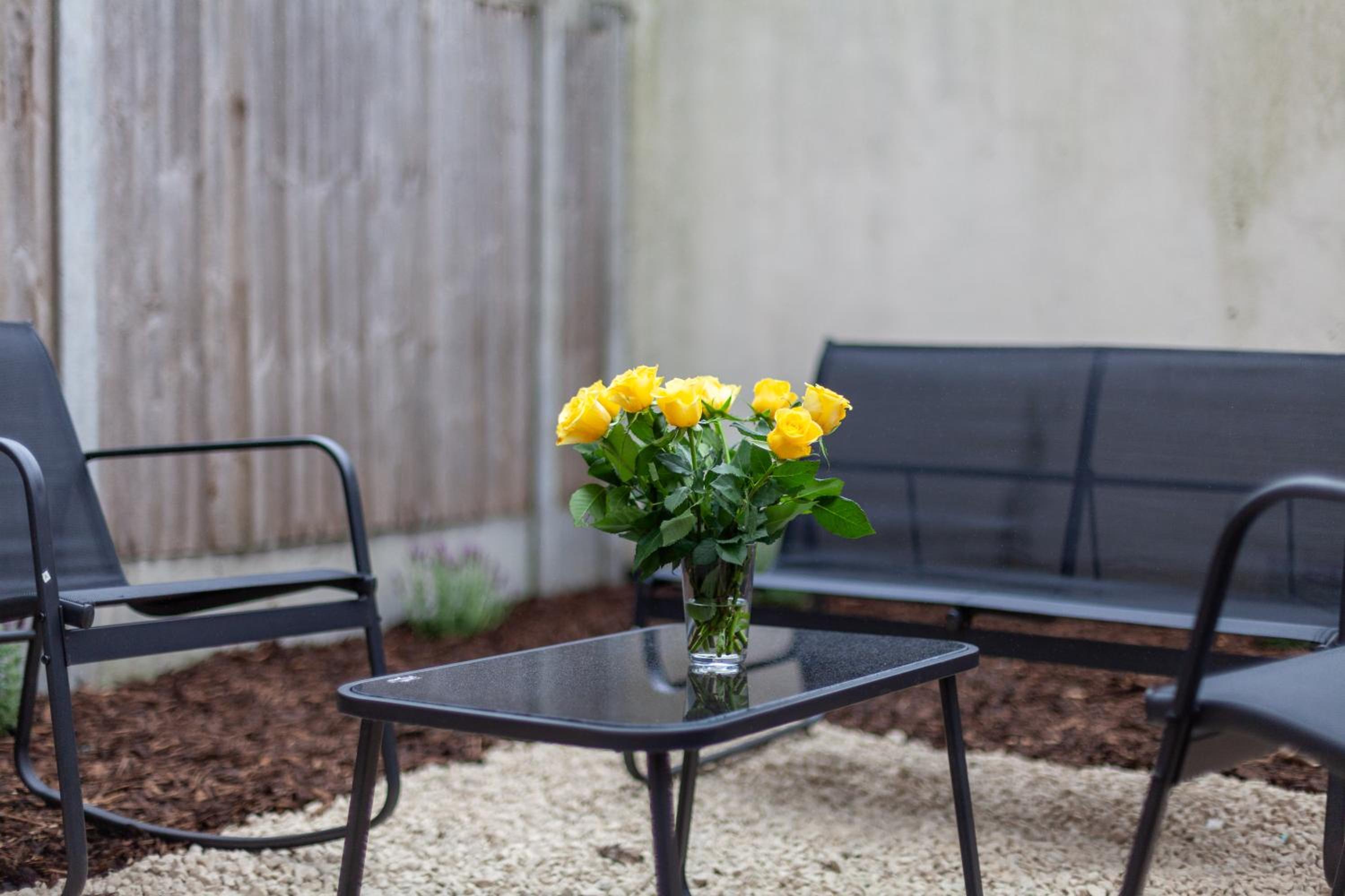Arte Stays Serviced Houses Stratford - 3 Bedrooms 2 Bathrooms Houses London, Stratford, Maryland, Free Parking, Garden, Weekly or Monthly Stays - up to 8 g