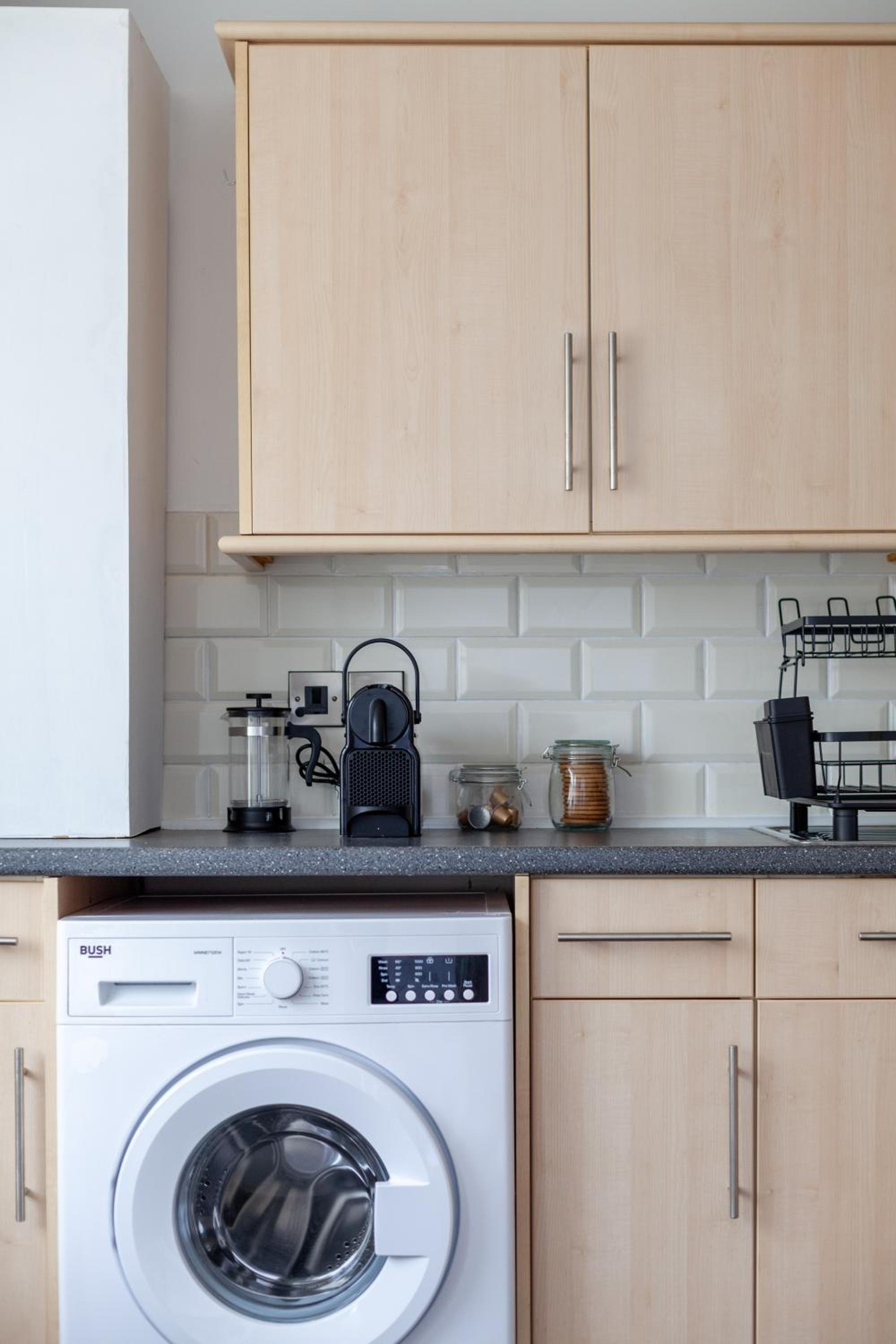 Arte Stays Serviced Houses Stratford - 3 Bedrooms 2 Bathrooms Houses London, Stratford, Maryland, Free Parking, Garden, Weekly or Monthly Stays - up to 8 g