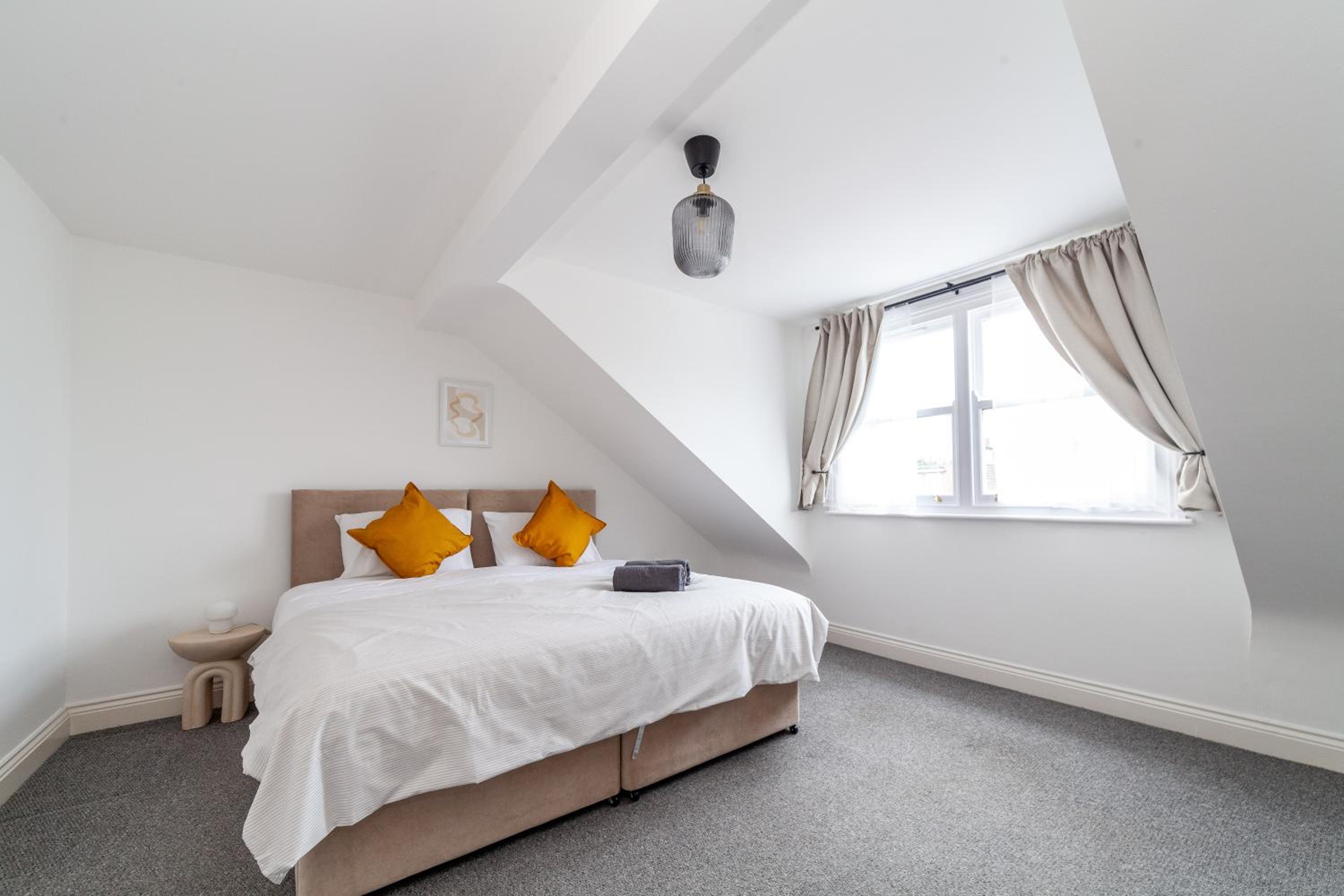 Arte Stays Serviced Houses Stratford - 3 Bedrooms 2 Bathrooms Houses London, Stratford, Maryland, Free Parking, Garden, Weekly or Monthly Stays - up to 8 g