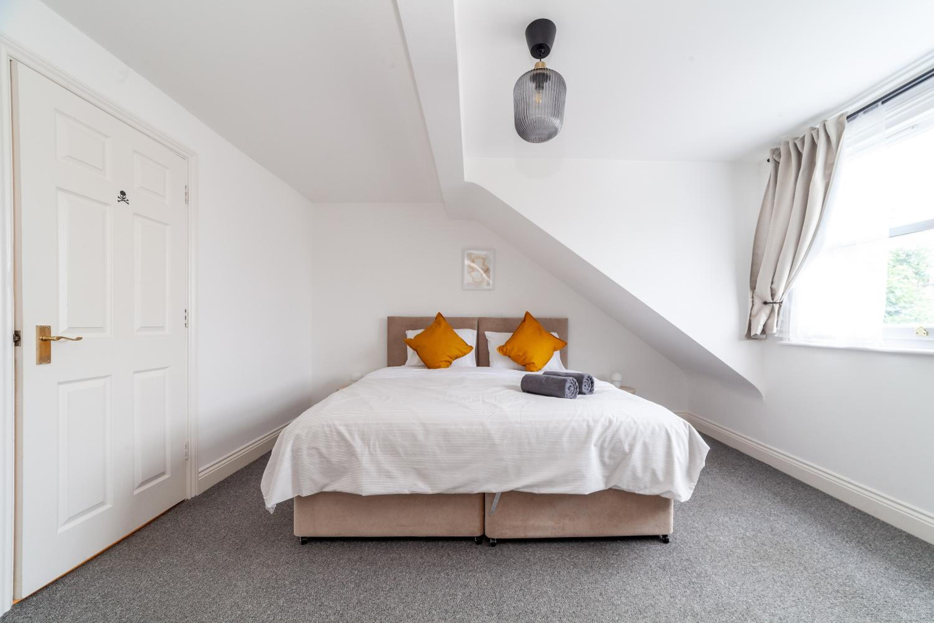 Arte Stays Serviced Houses Stratford - 3 Bedrooms 2 Bathrooms Houses London, Stratford, Maryland, Free Parking, Garden, Weekly or Monthly Stays - up to 8 g