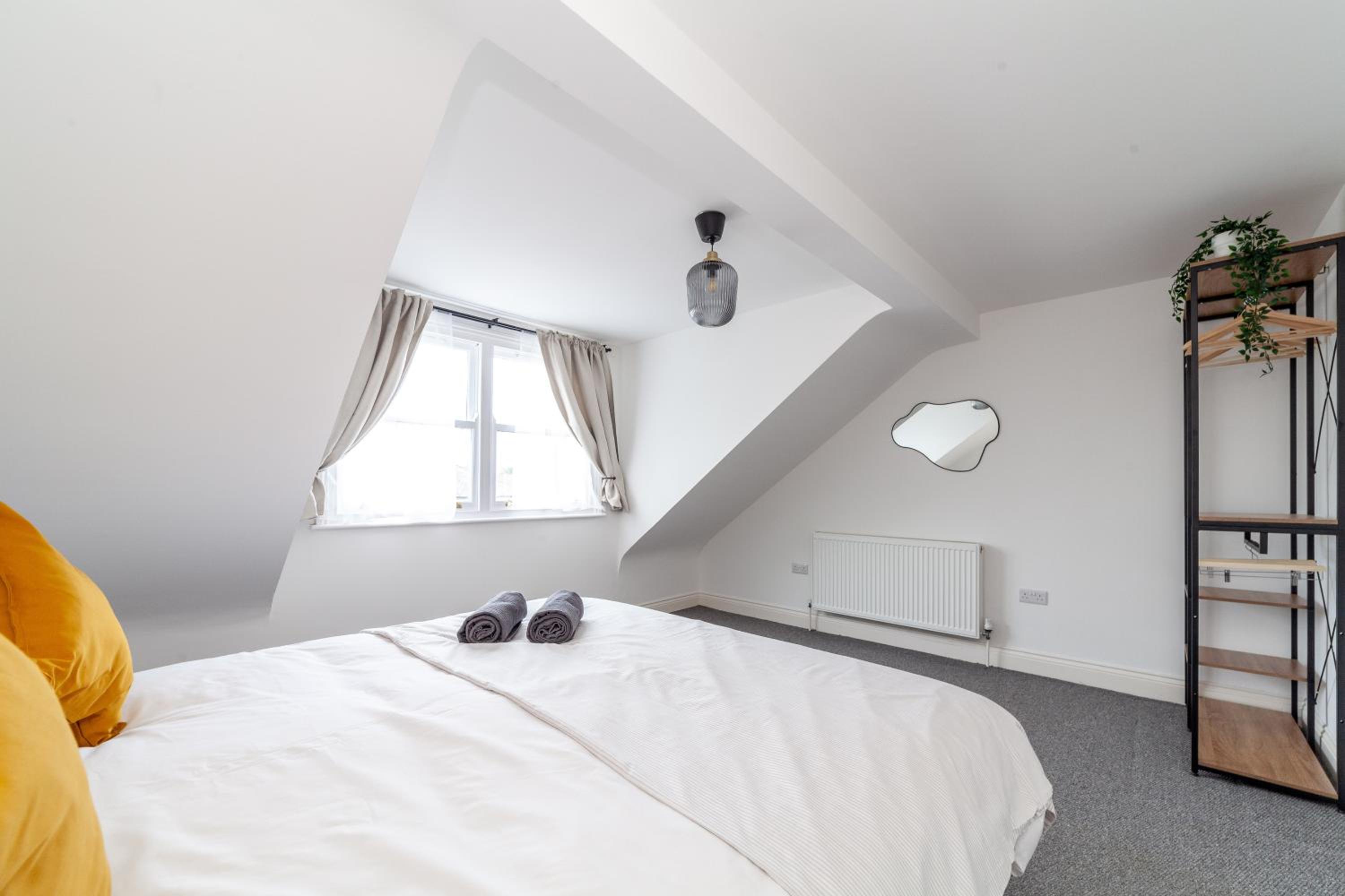 Arte Stays Serviced Houses Stratford - 3 Bedrooms 2 Bathrooms Houses London, Stratford, Maryland, Free Parking, Garden, Weekly or Monthly Stays - up to 8 g