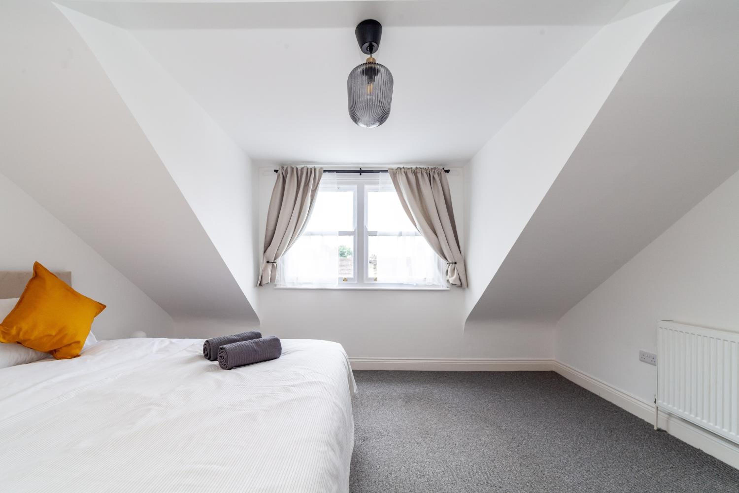 Arte Stays Serviced Houses Stratford - 3 Bedrooms 2 Bathrooms Houses London, Stratford, Maryland, Free Parking, Garden, Weekly or Monthly Stays - up to 8 g