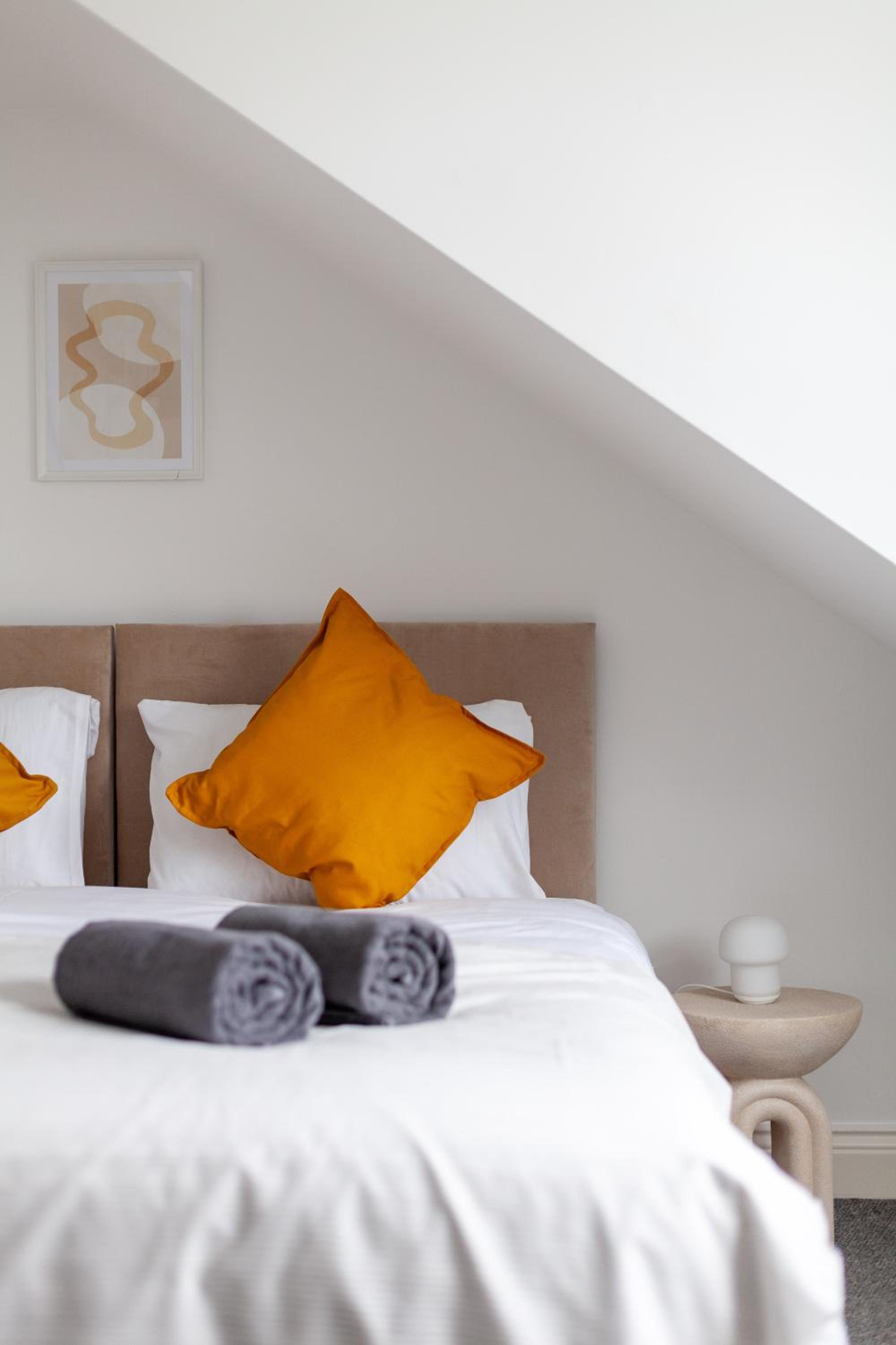 Arte Stays Serviced Houses Stratford - 3 Bedrooms 2 Bathrooms Houses London, Stratford, Maryland, Free Parking, Garden, Weekly or Monthly Stays - up to 8 g