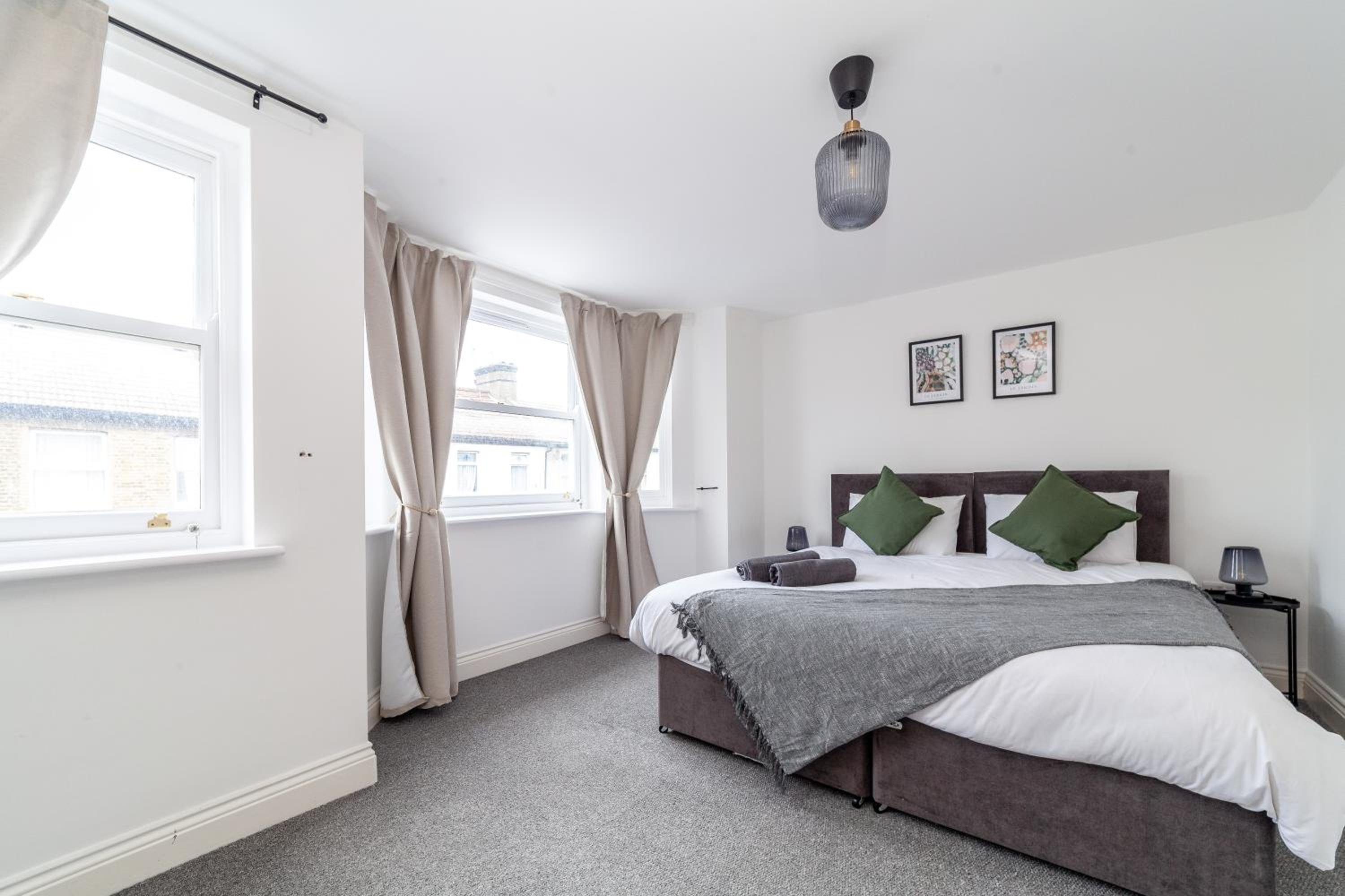 Arte Stays Serviced Houses Stratford - 3 Bedrooms 2 Bathrooms Houses London, Stratford, Maryland, Free Parking, Garden, Weekly or Monthly Stays - up to 8 g