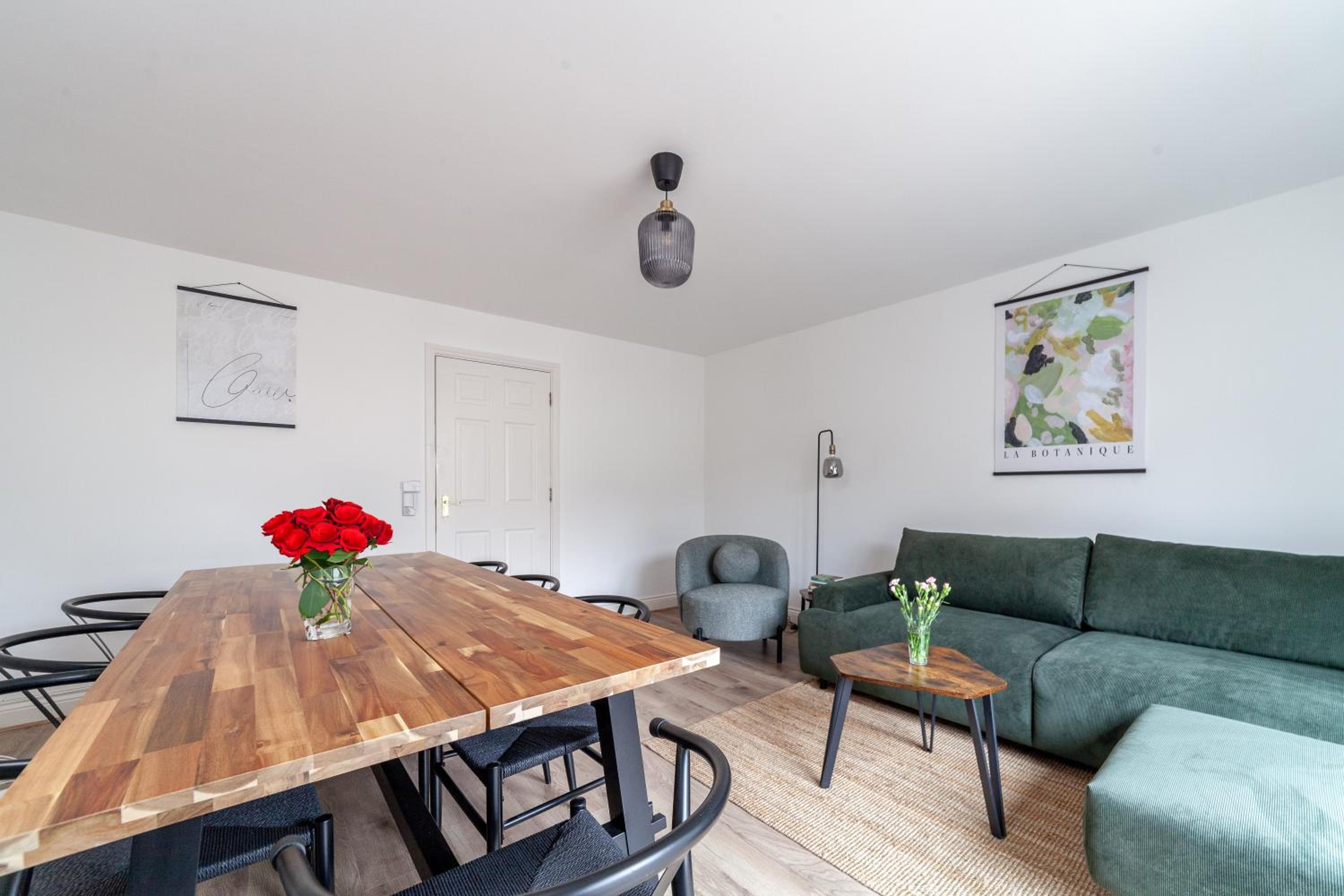 Arte Stays Serviced Houses Stratford - 3 Bedrooms 2 Bathrooms Houses London, Stratford, Maryland, Free Parking, Garden, Weekly or Monthly Stays - up to 8 g