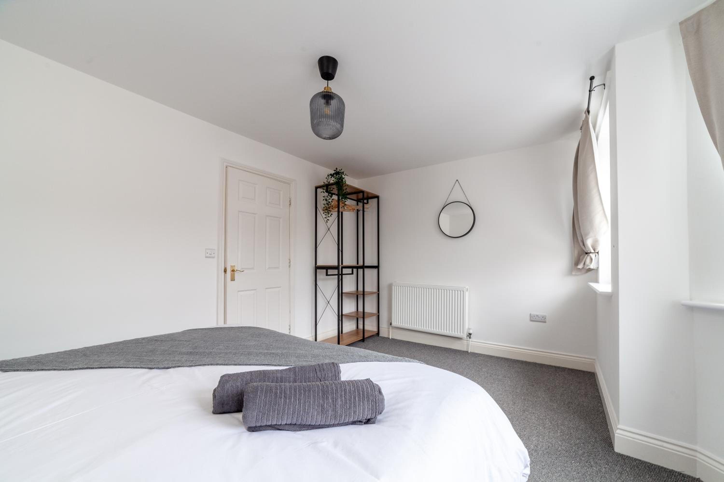 Arte Stays Serviced Houses Stratford - 3 Bedrooms 2 Bathrooms Houses London, Stratford, Maryland, Free Parking, Garden, Weekly or Monthly Stays - up to 8 g