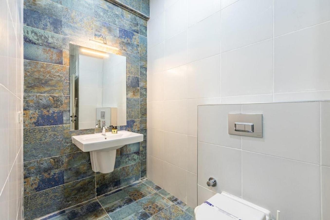 Stunning Bright Central Modern 1BD Balat Gem! #328