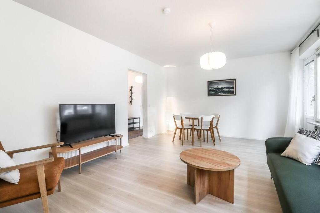 Cosy flat with good transport connections and Free parking