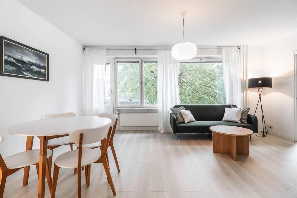 Cosy flat with good transport connections and Free parking