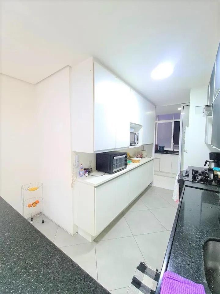 Apartamento 3 quartos, hidromassagem, garagem, duas quadras da praia do Leblon