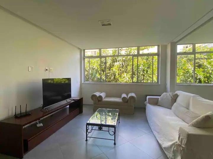Apartamento 3 quartos, hidromassagem, garagem, duas quadras da praia do Leblon