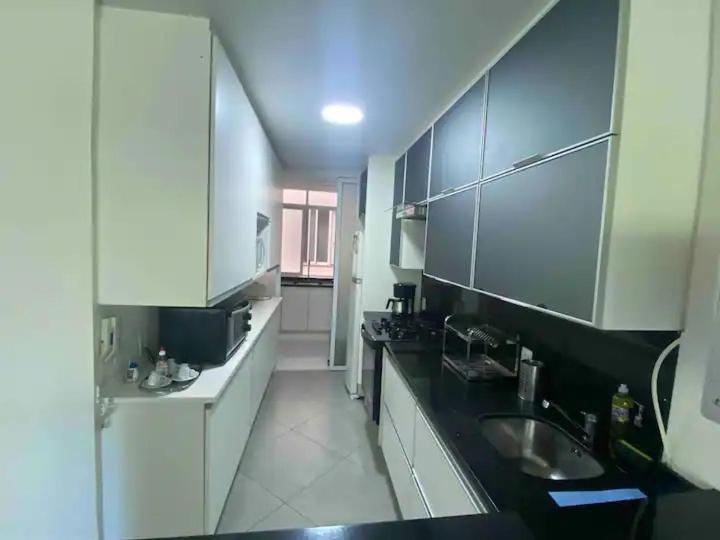 Apartamento 3 quartos, hidromassagem, garagem, duas quadras da praia do Leblon