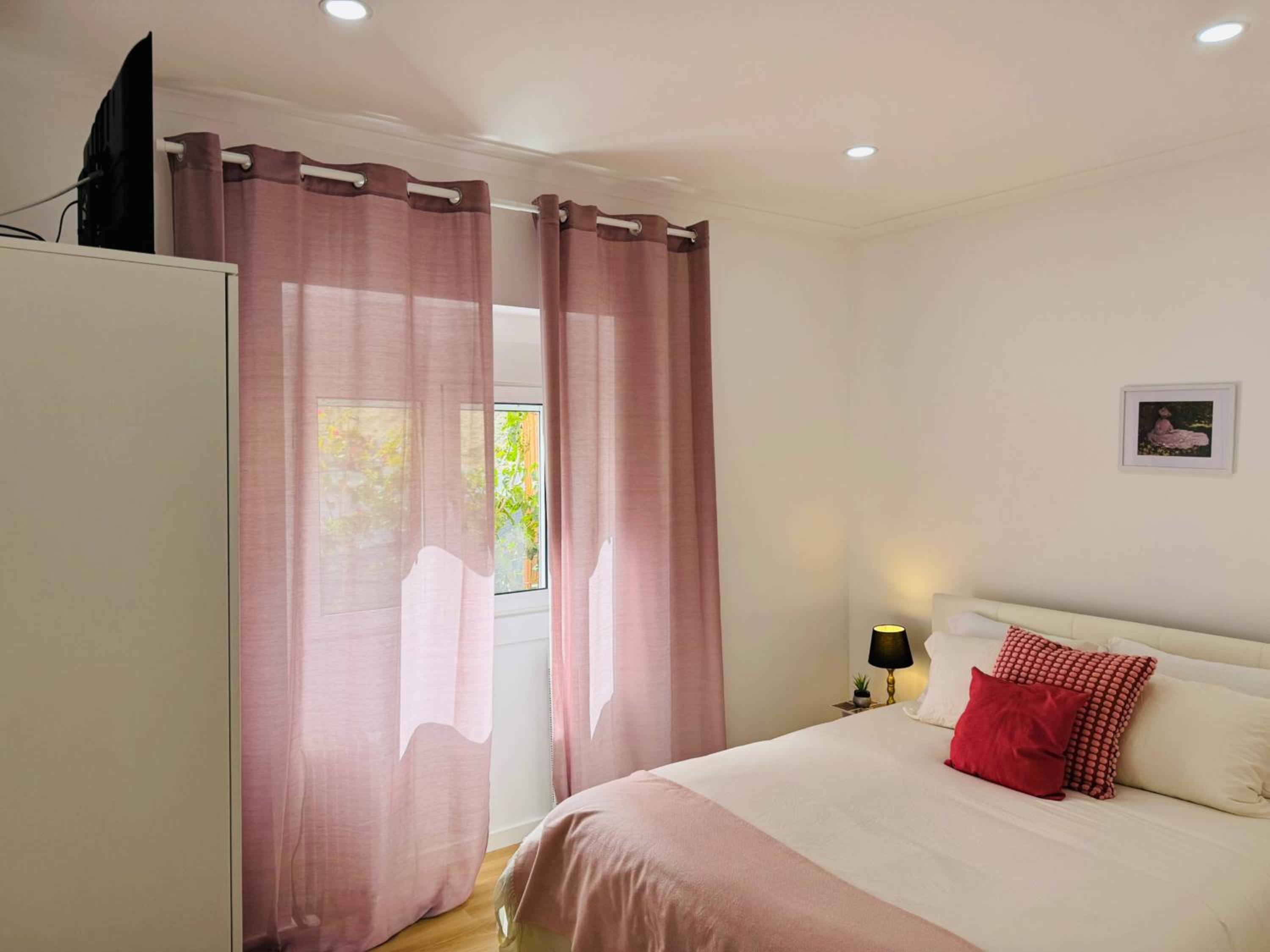 River 2-Bedroom Apartment with Terrace in Alcântara