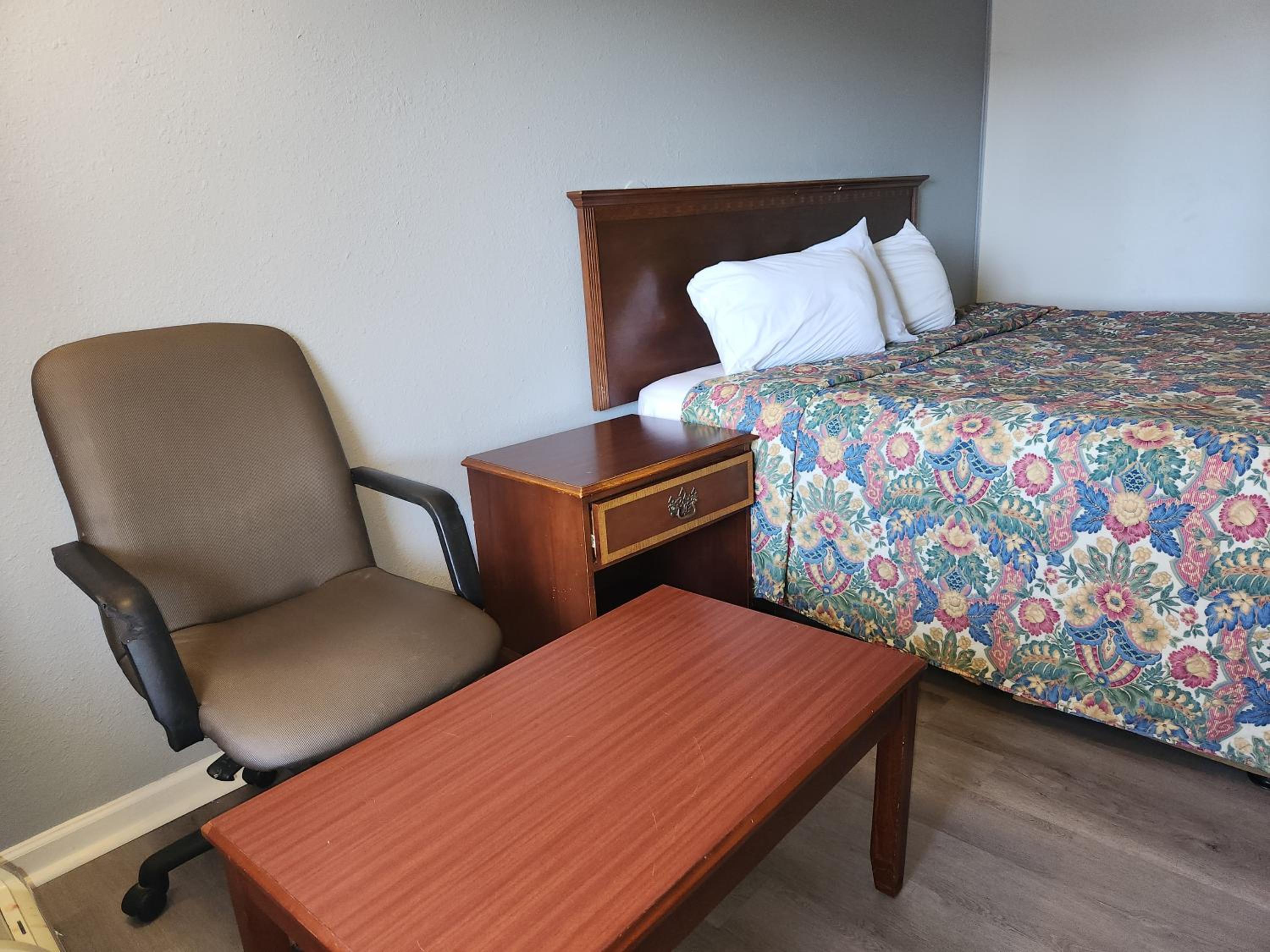 Rodeway Inn Auburn Hills - Detroit view 5