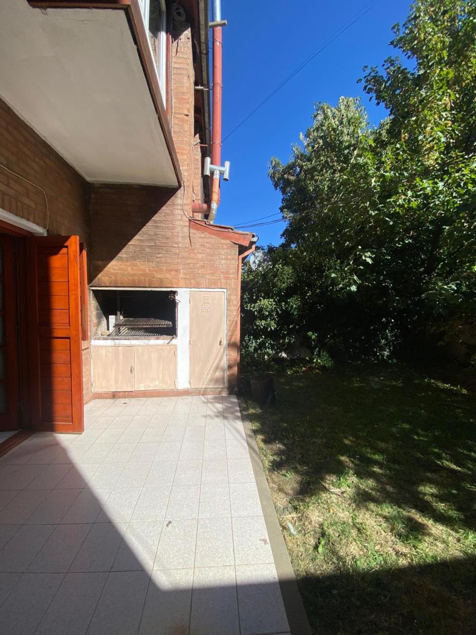 Departamento Elordi con patio y parrilla