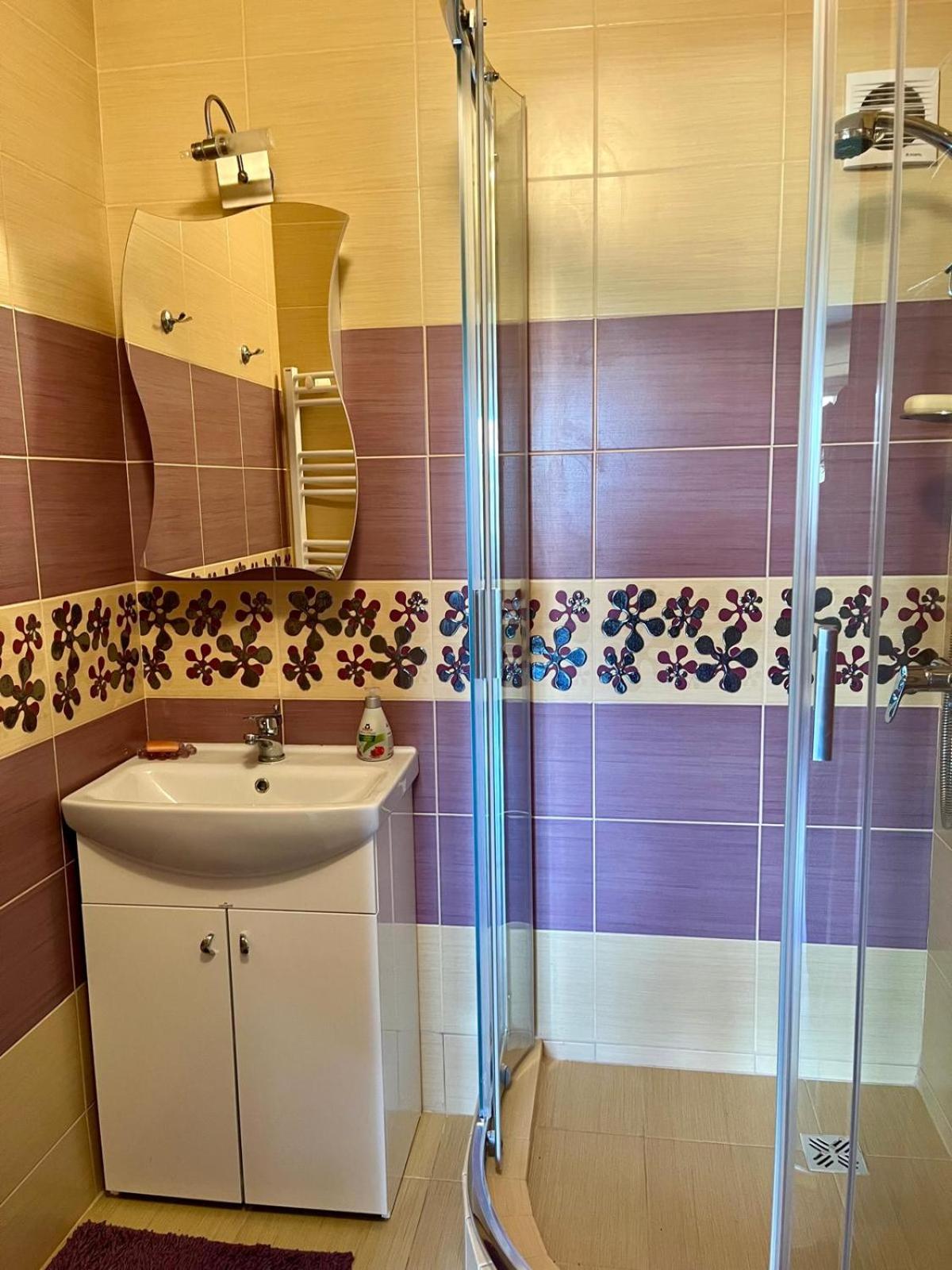 Central Modern Two Bedroom Apartment