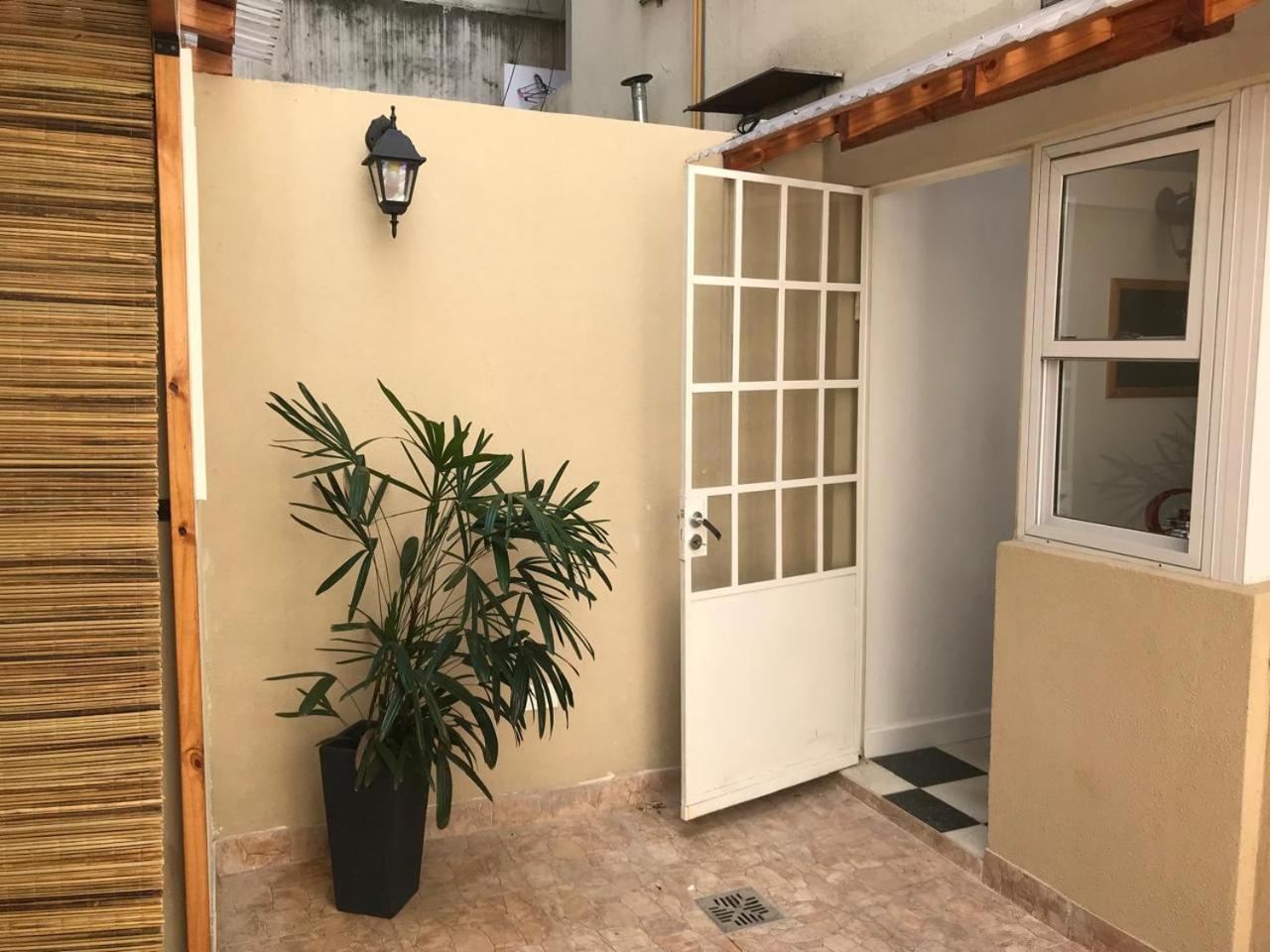 Departamento con patio para tres en el centro de San Telmo