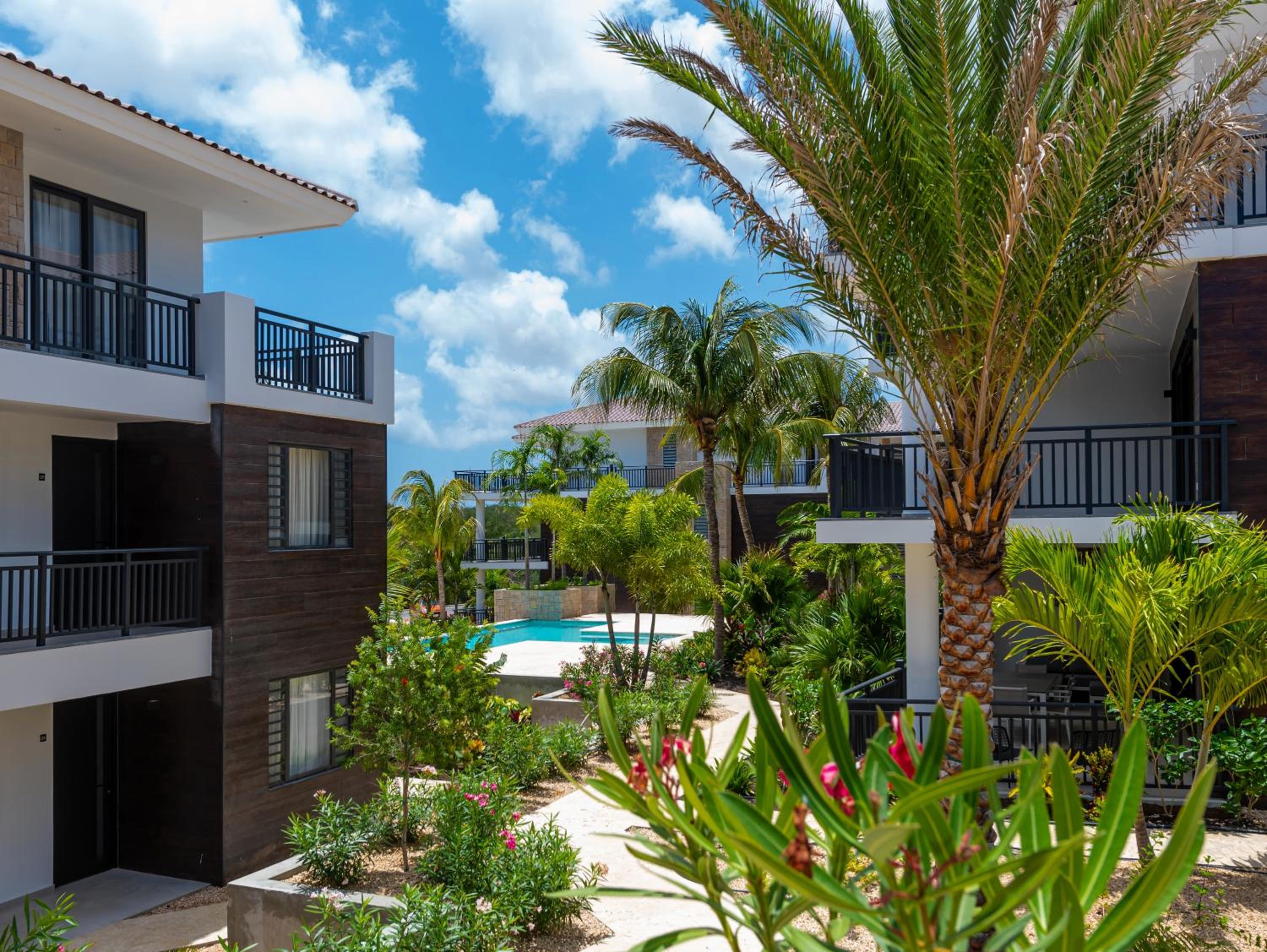 Luxe Breeze
