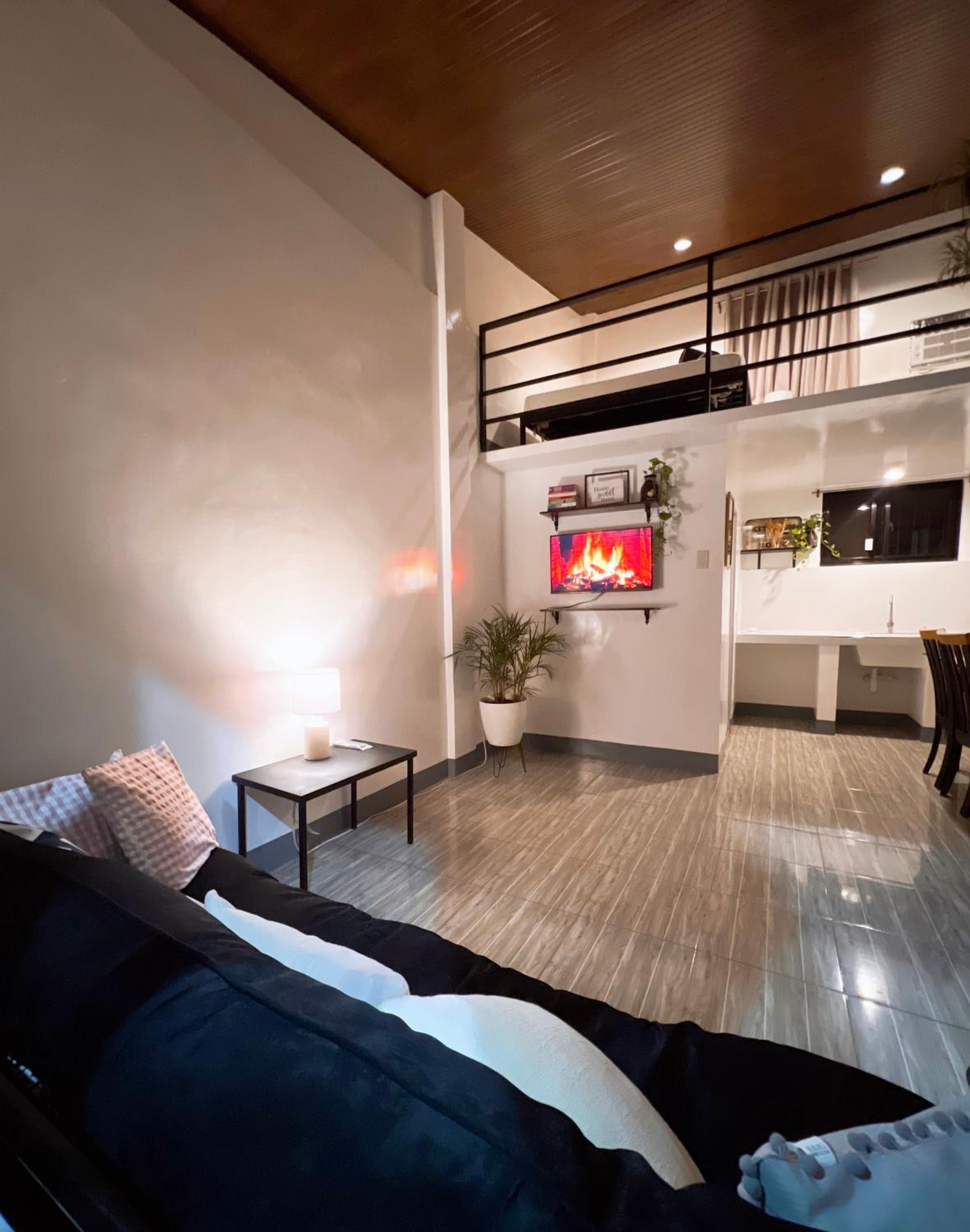 Cozy Loft Near the Airport & Beach-Unit I view 3