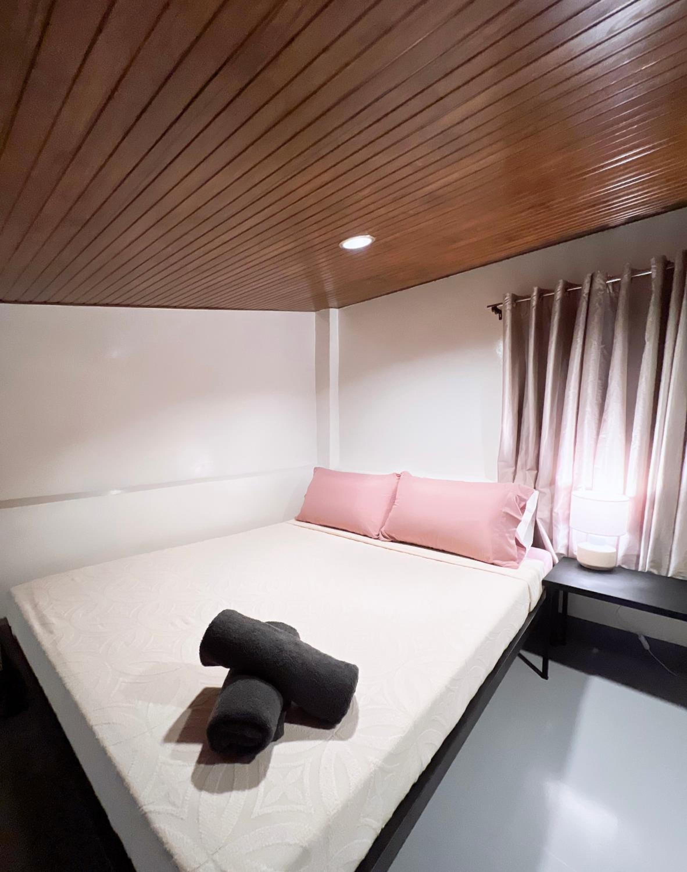 Cozy Loft Near the Airport & Beach-Unit I view 4