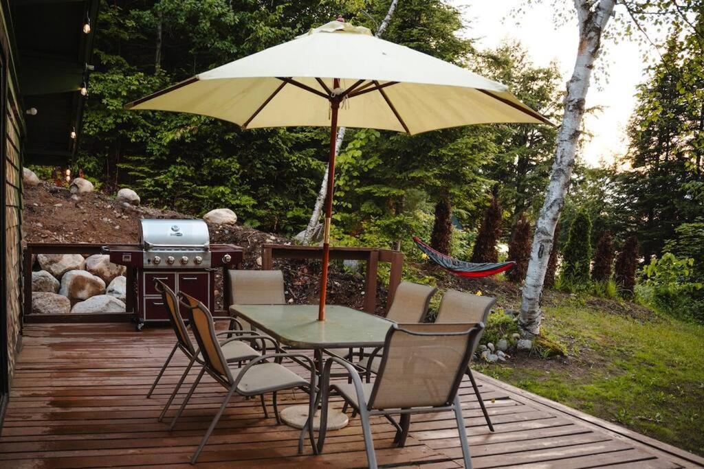 Grinmore Lakehouse with Panoramic View & Hot Tub