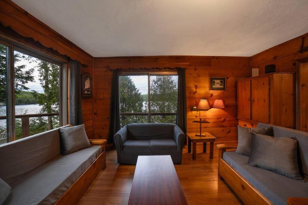 Grinmore Lakehouse with Panoramic View & Hot Tub