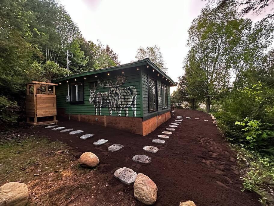 Grinmore Lakehouse with Panoramic View & Hot Tub
