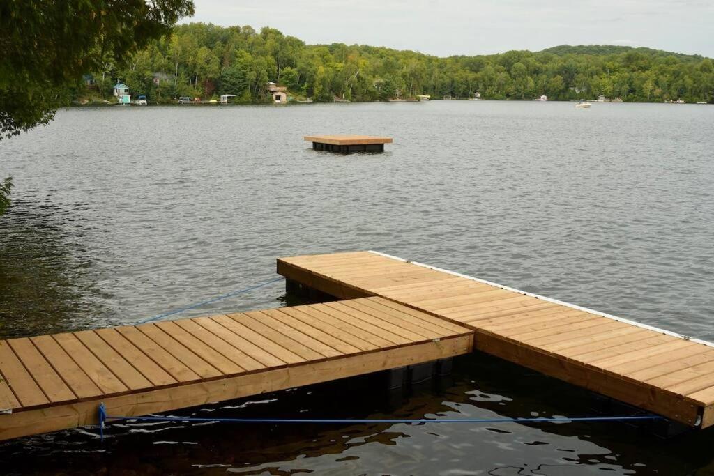 Grinmore Lakehouse with Panoramic View & Hot Tub
