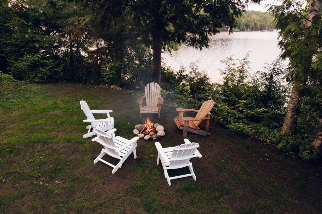 Grinmore Lakehouse with Panoramic View & Hot Tub